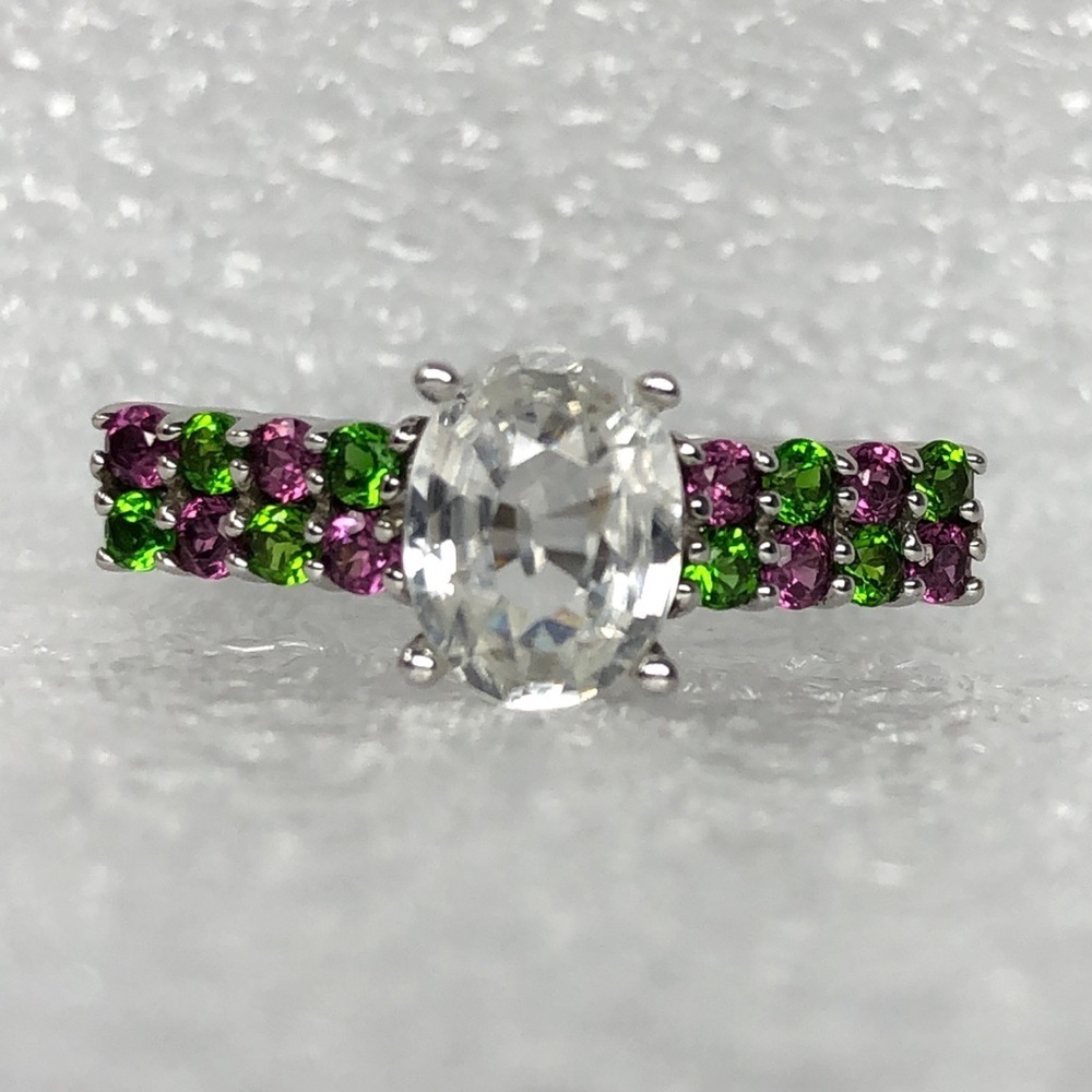 White Topaz Ring Green & Purple Secondary Stones - Picture 4 of 11